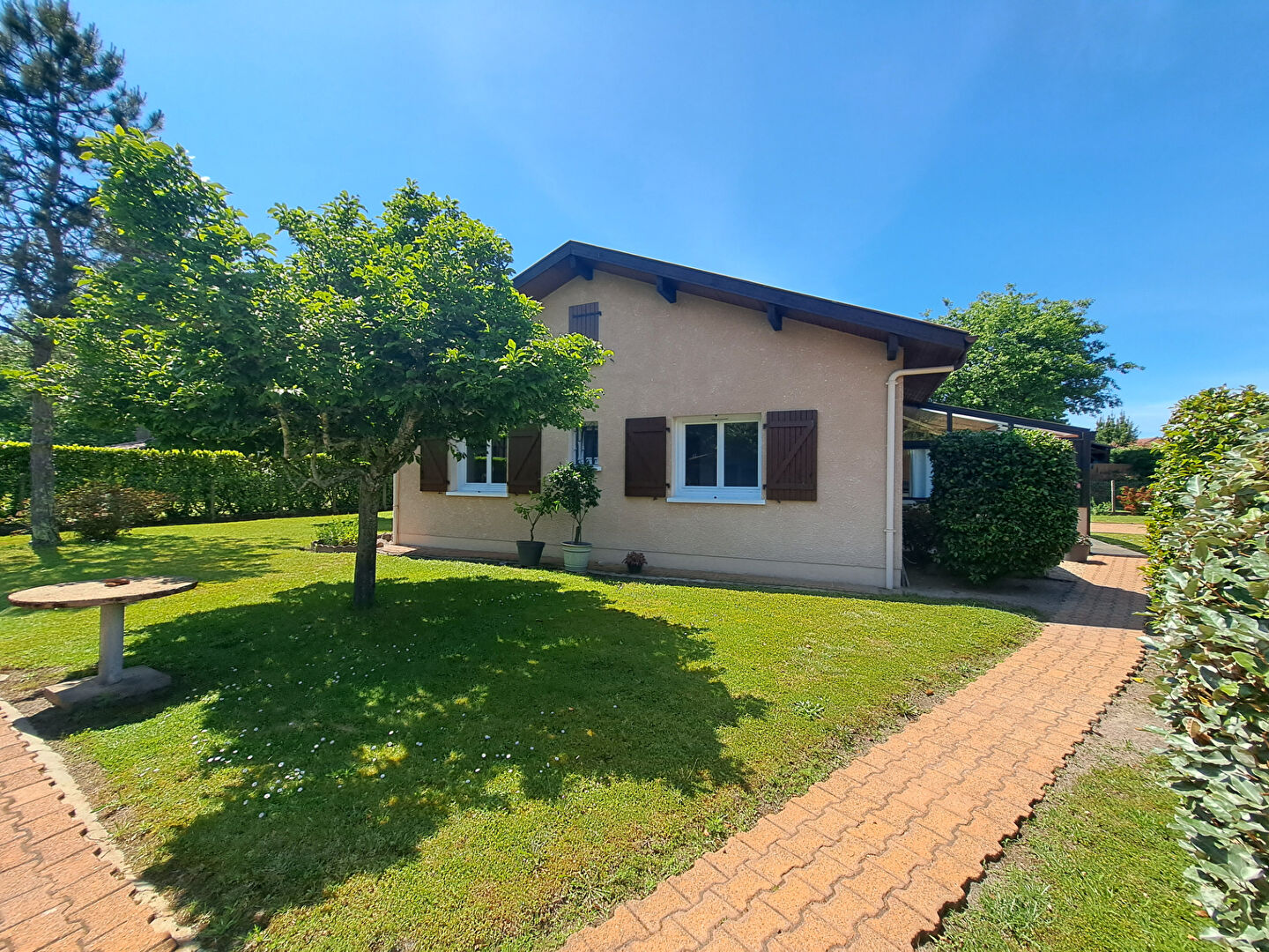 Agence immobilière de 
 Tosse Immo - AGENCE DES PINS 
