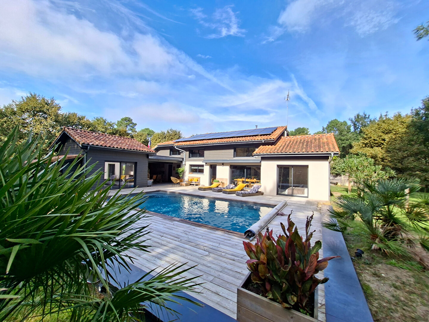 Agence immobilière de 
 Tosse Immo - AGENCE DES PINS 
