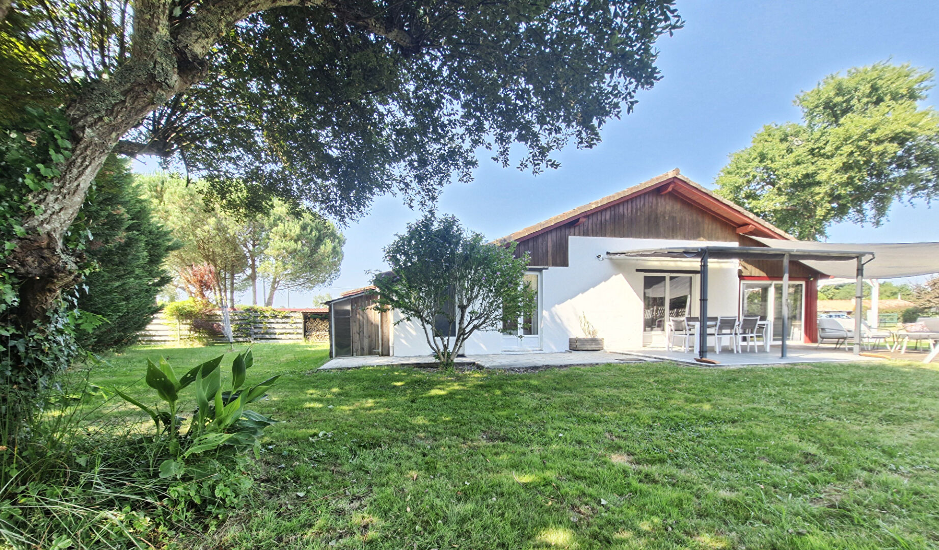 Agence immobilière de 
 Tosse Immo - AGENCE DES PINS 
