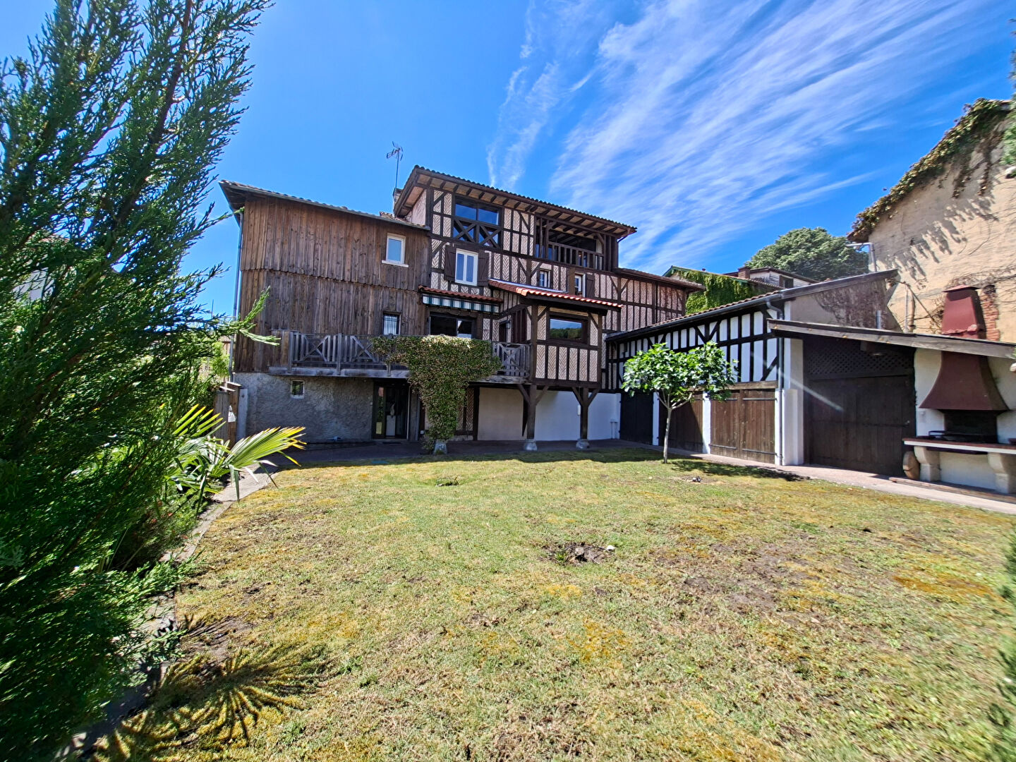 Agence immobilière de 
 Tosse Immo - AGENCE DES PINS 
