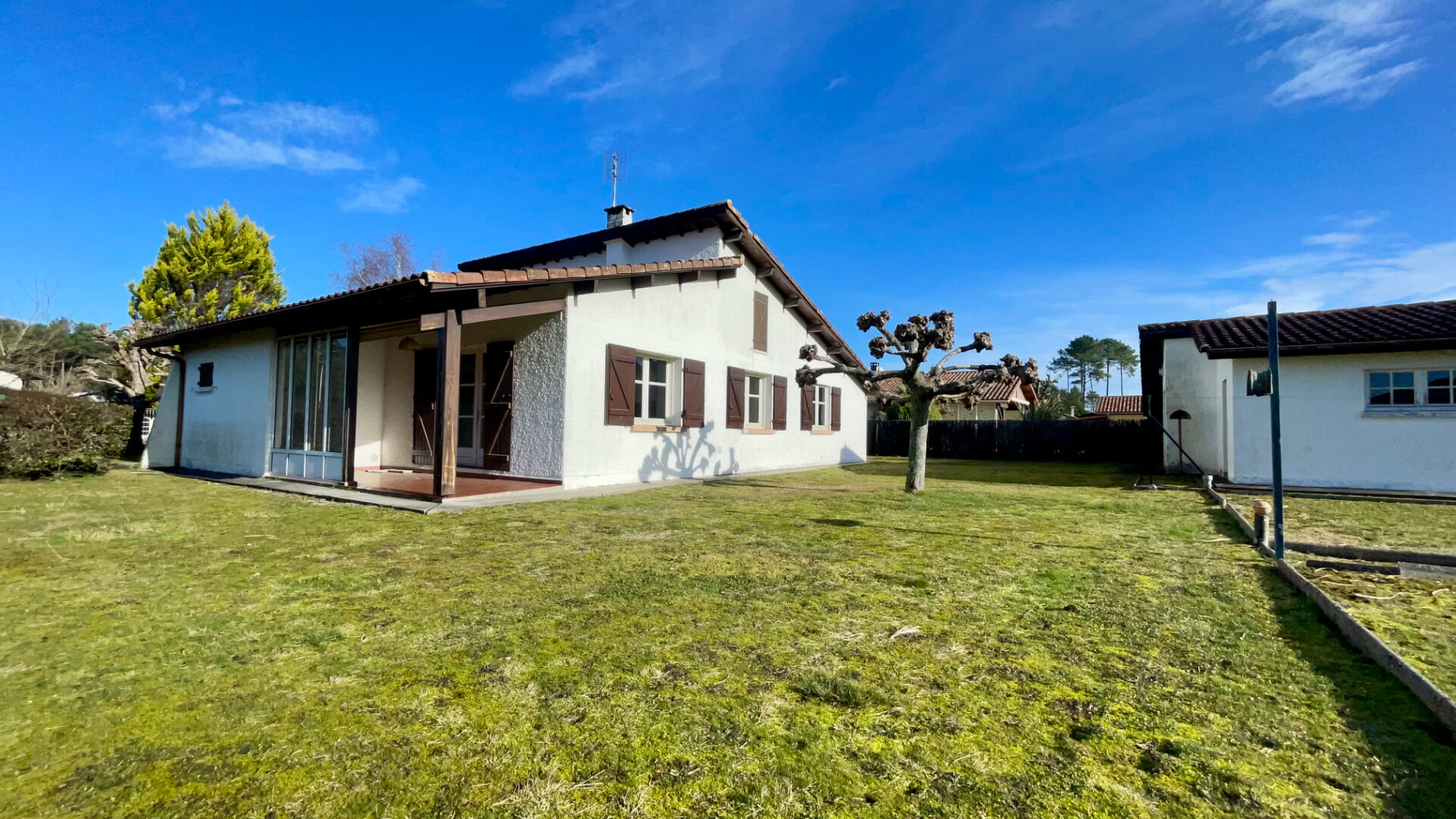 Agence immobilière de 
 Tosse Immo - AGENCE DES PINS 
