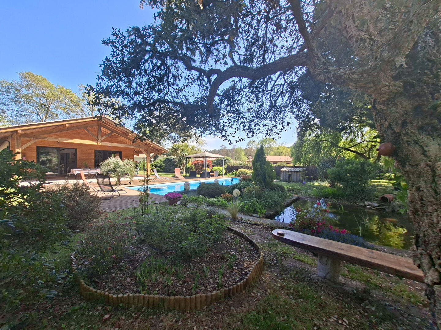 Agence immobilière de 
 Tosse Immo - AGENCE DES PINS 
