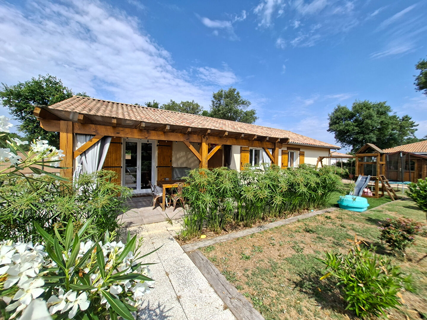 Agence immobilière de 
 Tosse Immo - AGENCE DES PINS 
