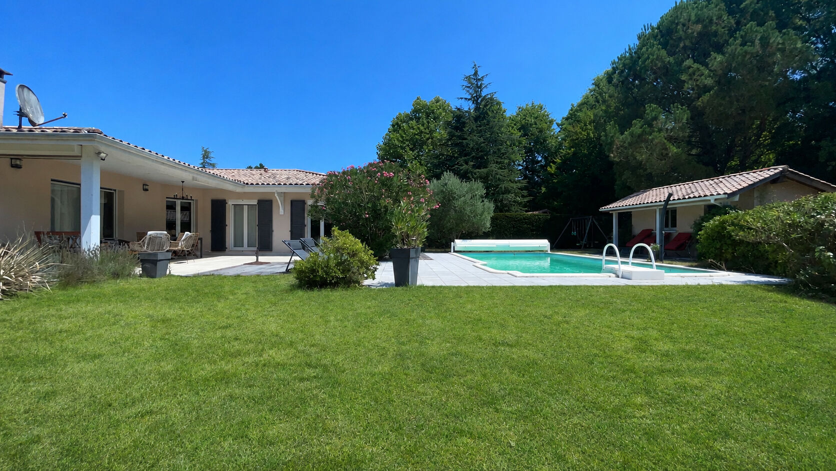 Agence immobilière de 
 Tosse Immo - AGENCE DES PINS 
