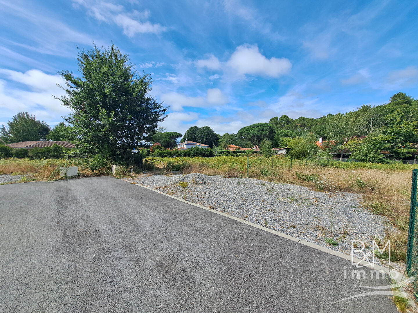 Agence immobilière de 
 Tosse Immo - AGENCE DES PINS 
