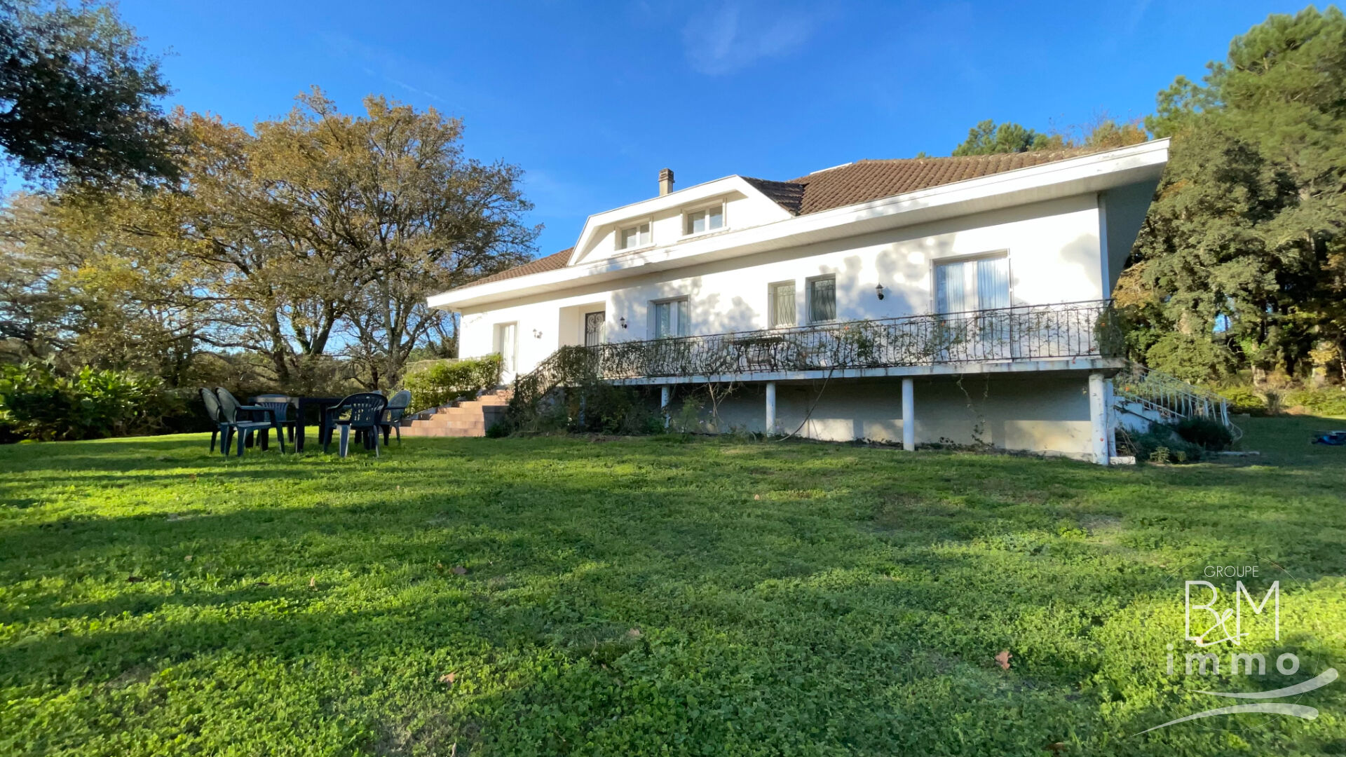 Photo Maison Azur 7 pièce(s) 220 m2 image 1/6