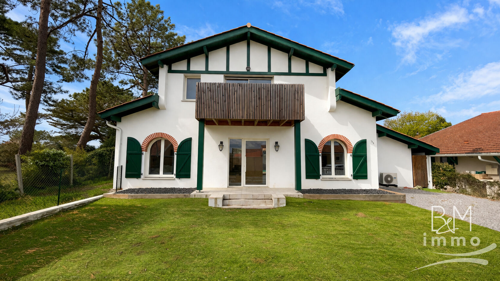 Agence immobilière de 
 Tosse Immo - AGENCE DES PINS 
