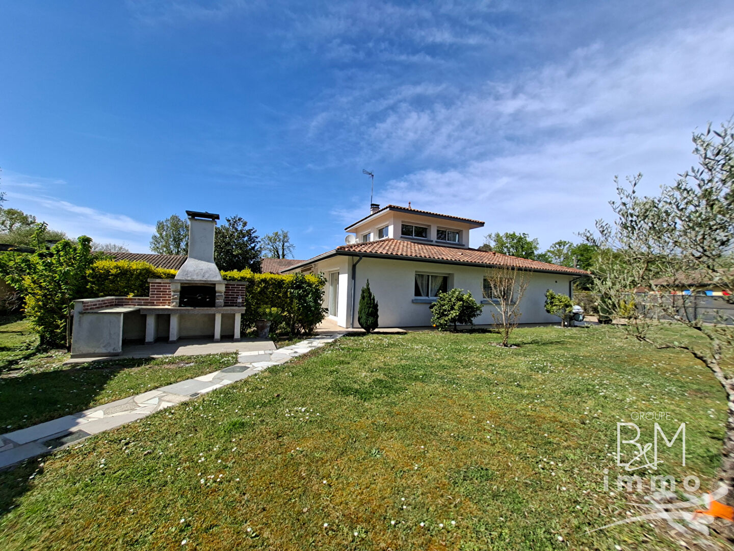 Agence immobilière de 
 Tosse Immo - AGENCE DES PINS 

