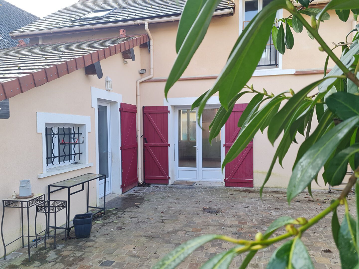 Proche MAINTENON Maison de style bourgeoise de 83 m² avec jardin.