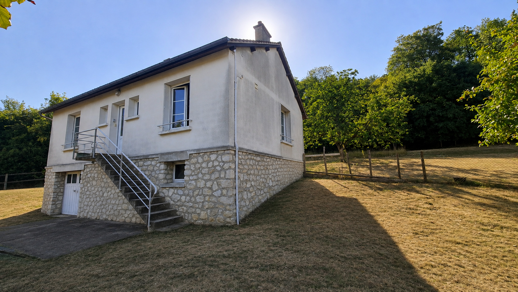 Au calme et dans un écrin de verdure , Maison 3 chambres avec sous-sol total