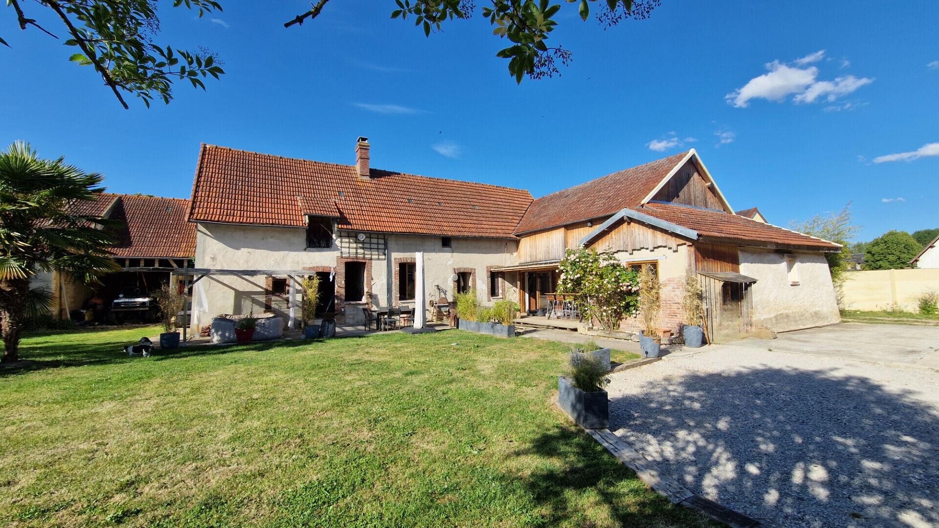 Proche NOGENT LE ROI : Longère de 117 m²
