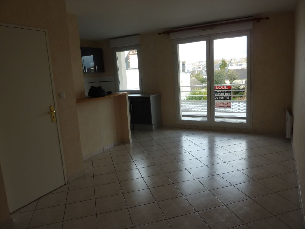 PONTIVY - Appartement T2 - Résidence avec ascenseur + parking + balcon - photo 3