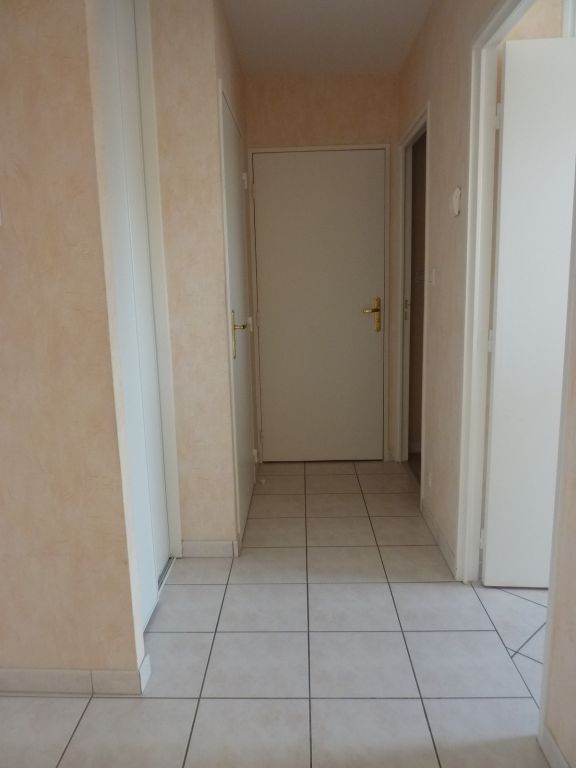 PONTIVY - Appartement T2 - Résidence avec ascenseur + parking + balcon - photo 5