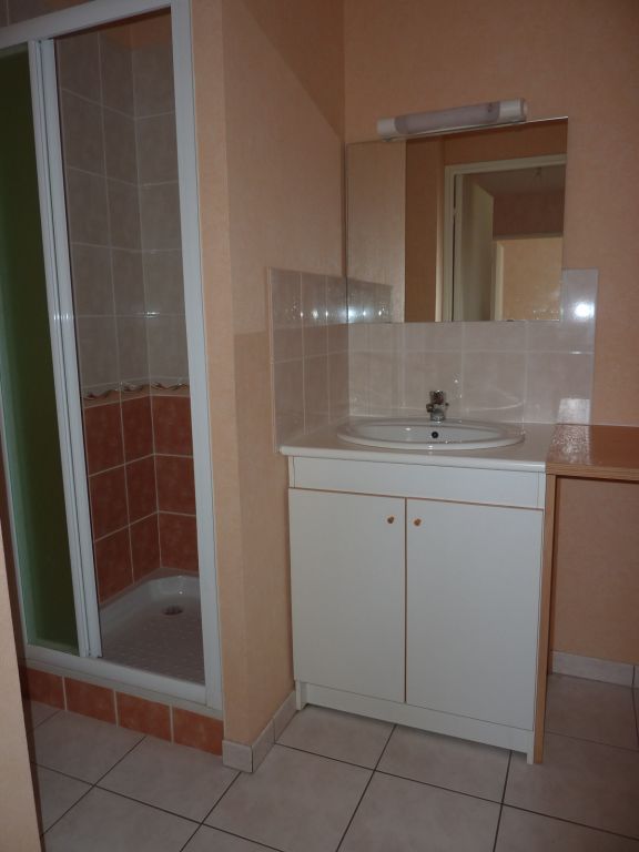 PONTIVY - Appartement T2 - Résidence avec ascenseur + parking + balcon - photo 6