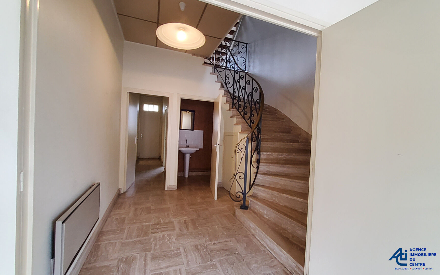 Local commercial  203.5 m2