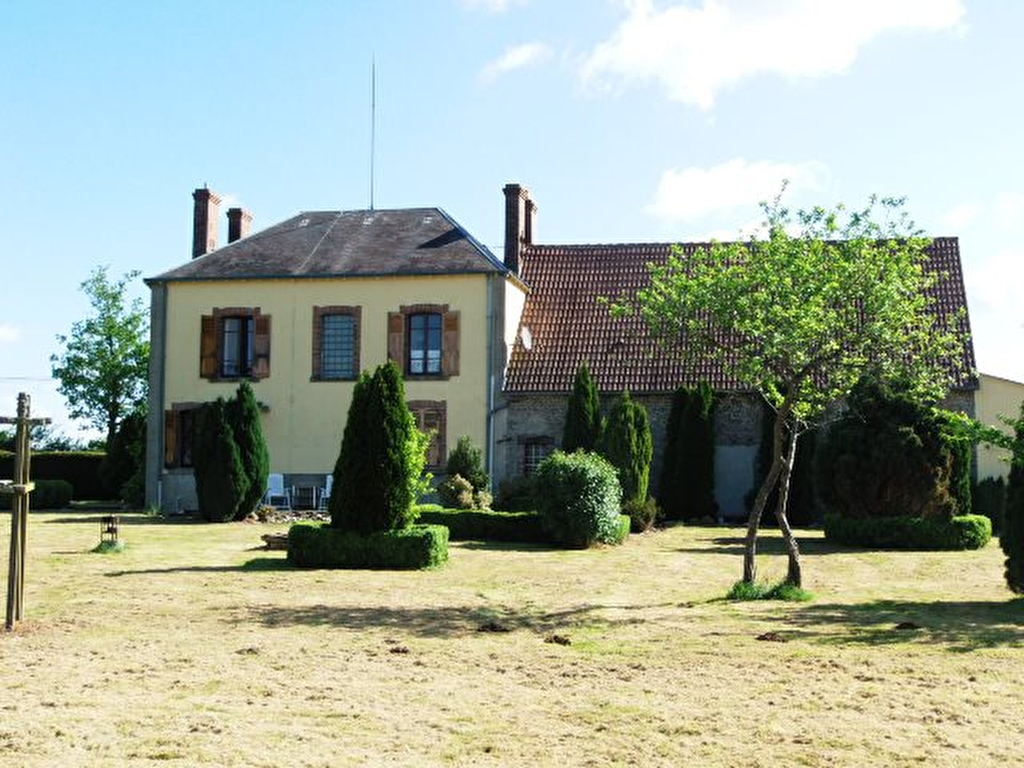 ST SULPICE LES FEUILLES MAISON DE VILLAGE ArnaclaPoste 87160