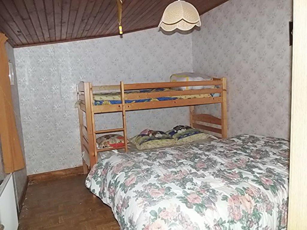 SECTEUR ST SULPICE LES FEUILLES MAISON DE VILLAGE ArnaclaPoste 87160