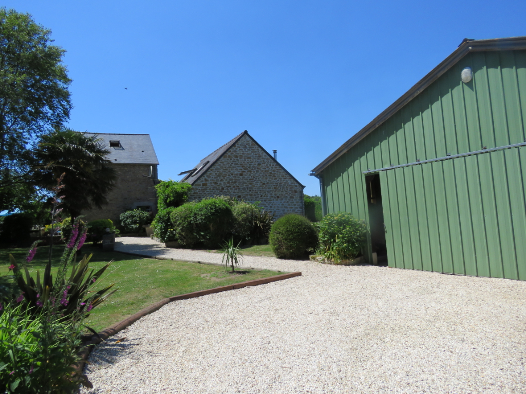 PONTL'ABBÉ Propriété en pierre sur 2.3 hectares de terrain. Combrit