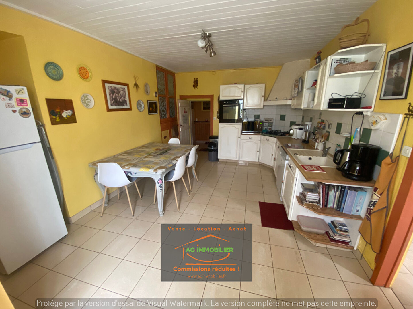 Photo Longère de 178 m² habitables sur un terrain entièrement clos et arboré de 6650 m². + dépendances image 3/6