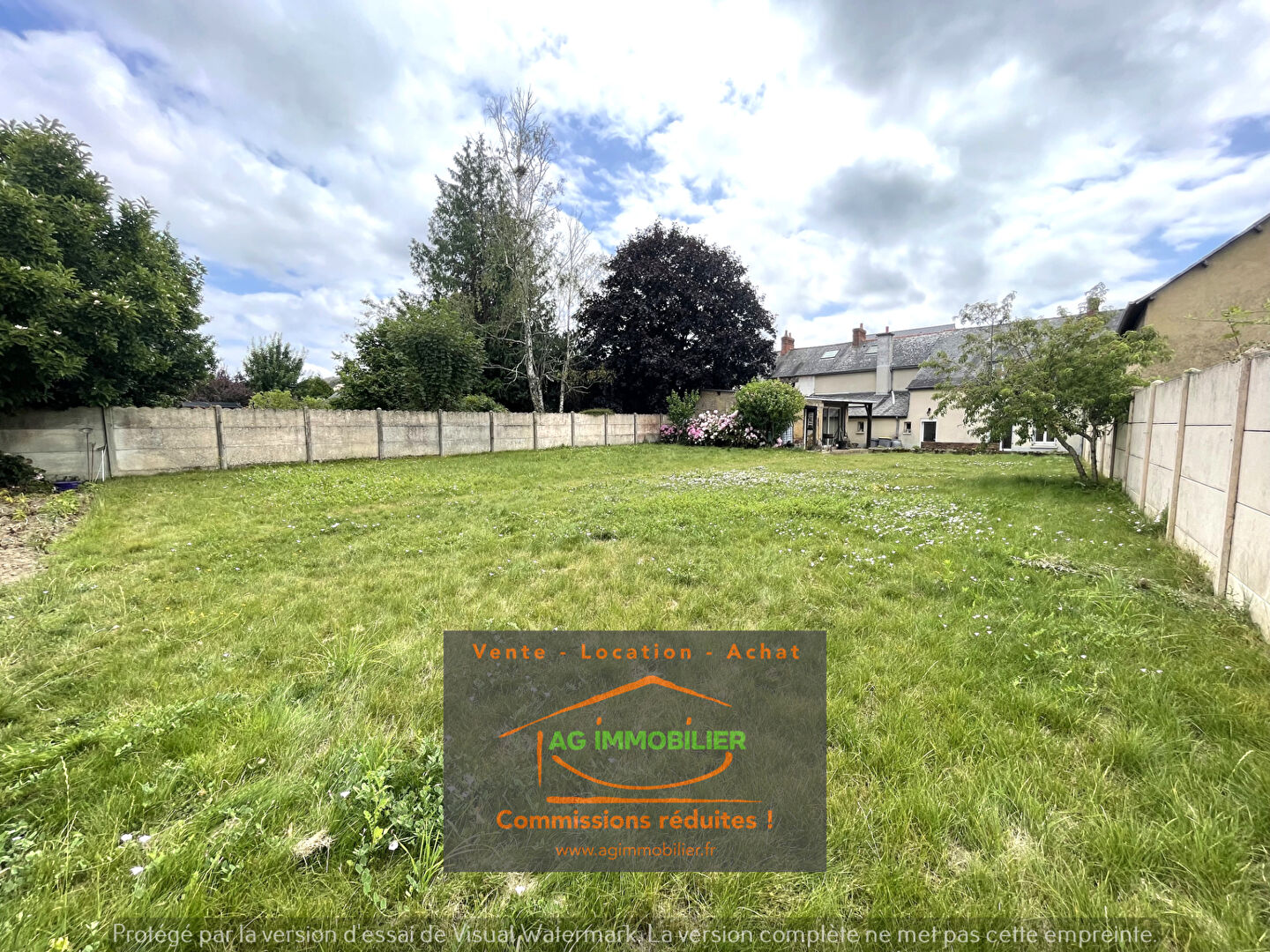 Photo SAINT GILLES - Hyper centre - Maison de bourg à fort potentiel -100m²  hab env + grenier amén 40 m² sol env sur terrain clos de près de 800 m² image 2/6