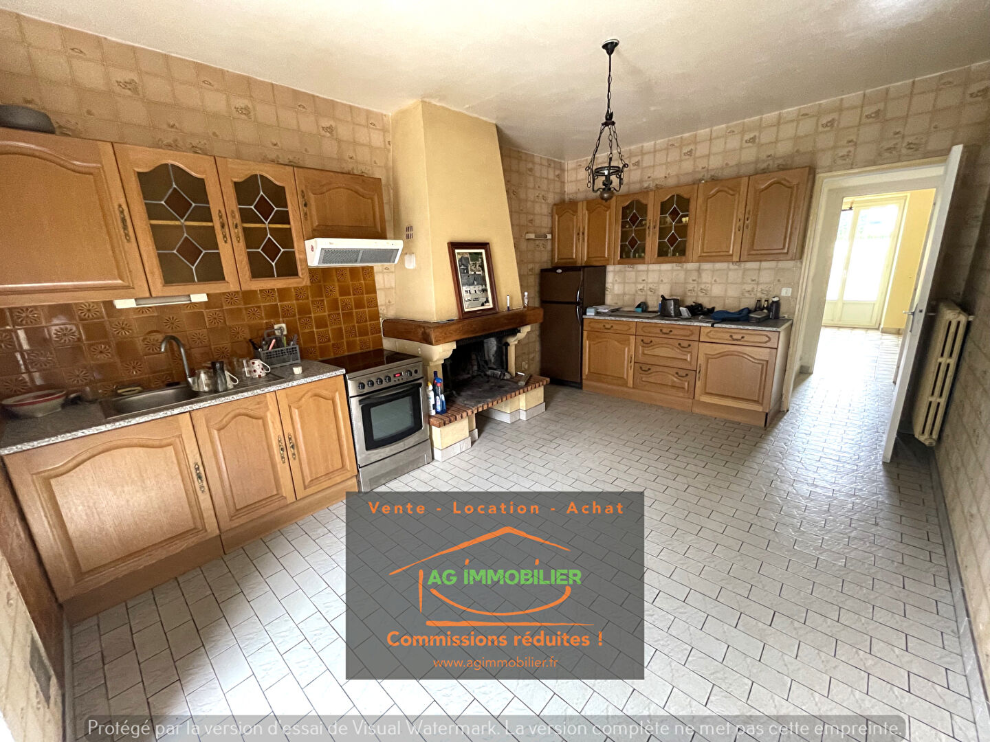 Photo SAINT GILLES - Hyper centre - Maison de bourg à fort potentiel -100m²  hab env + grenier amén 40 m² sol env sur terrain clos de près de 800 m² image 3/6