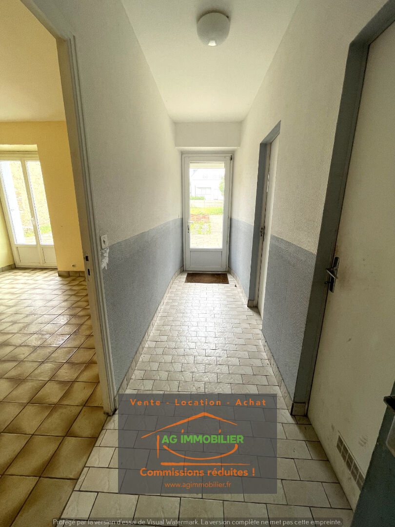 Photo SAINT GILLES - Hyper centre - Maison de bourg à fort potentiel -100m²  hab env + grenier amén 40 m² sol env sur terrain clos de près de 800 m² image 5/6