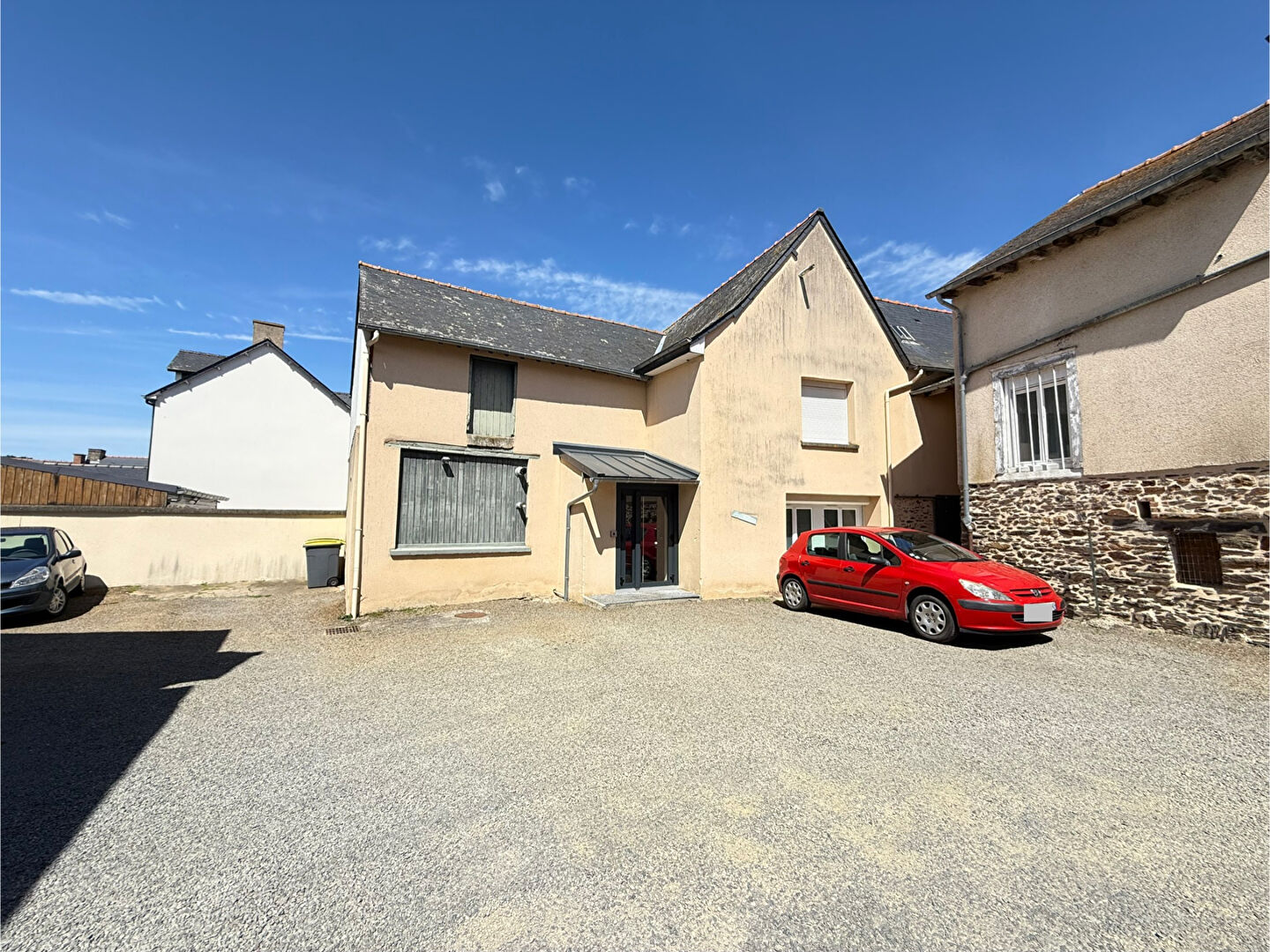 Exclusivité - Immeuble de rapport en monopropriété - 12 lots - Montauban De Bretagne - 547 m2