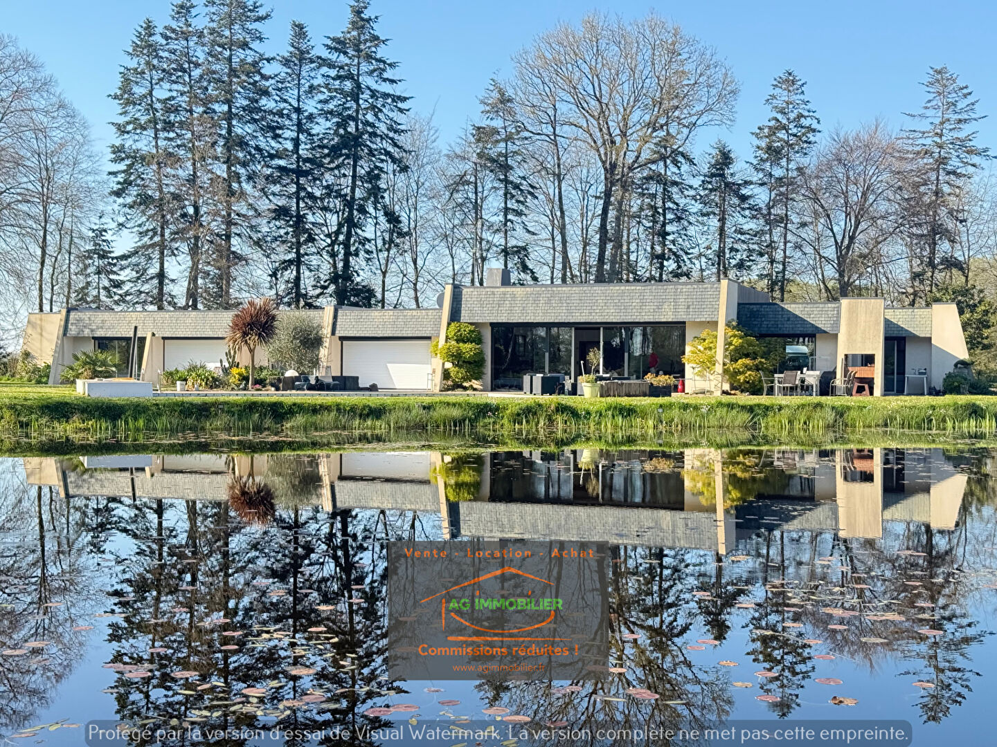 Maison d'Architecte Saint Meen Le Grand 9 pièces 341 m2 habitables - 460 m² au sol - 25 000 m² de terrain + Etang et Piscine