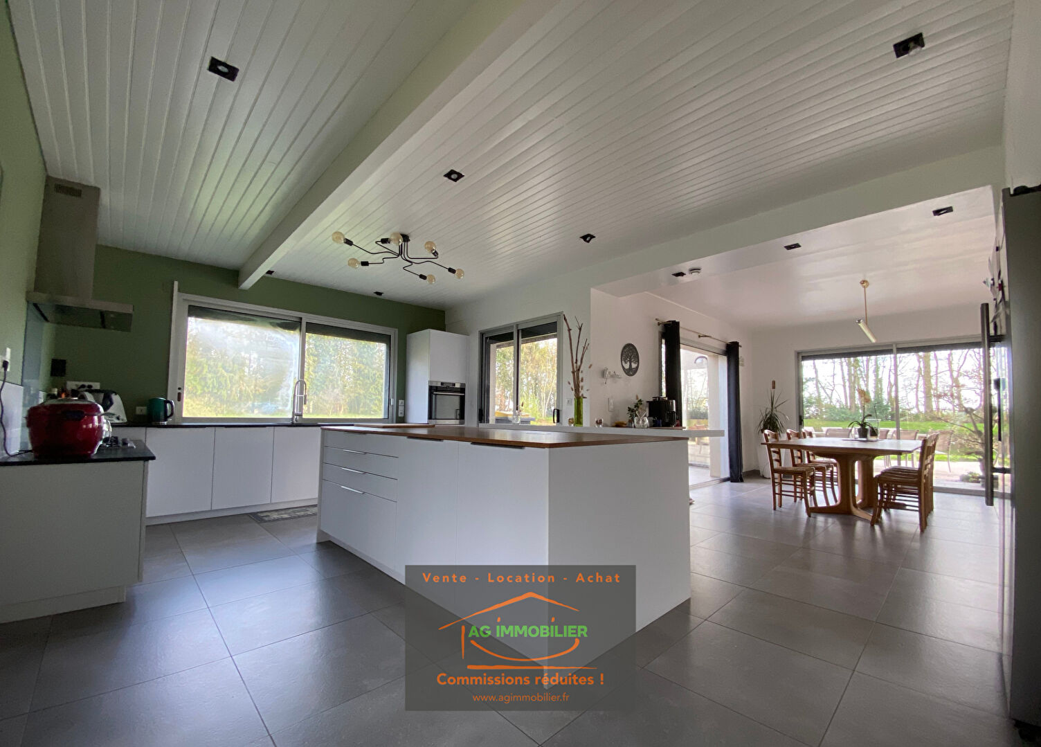 Photo Maison d'Architecte Saint Meen Le Grand 9 pièces 341 m2 habitables - 460 m² au sol - 25 000 m² de terrain + Etang et Piscine image 3/6