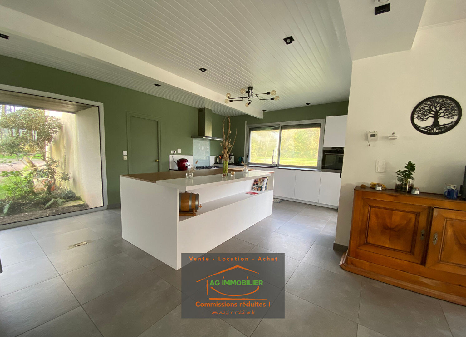 Photo Maison d'Architecte Saint Meen Le Grand 9 pièces 341 m2 habitables - 460 m² au sol - 25 000 m² de terrain + Etang et Piscine image 4/6