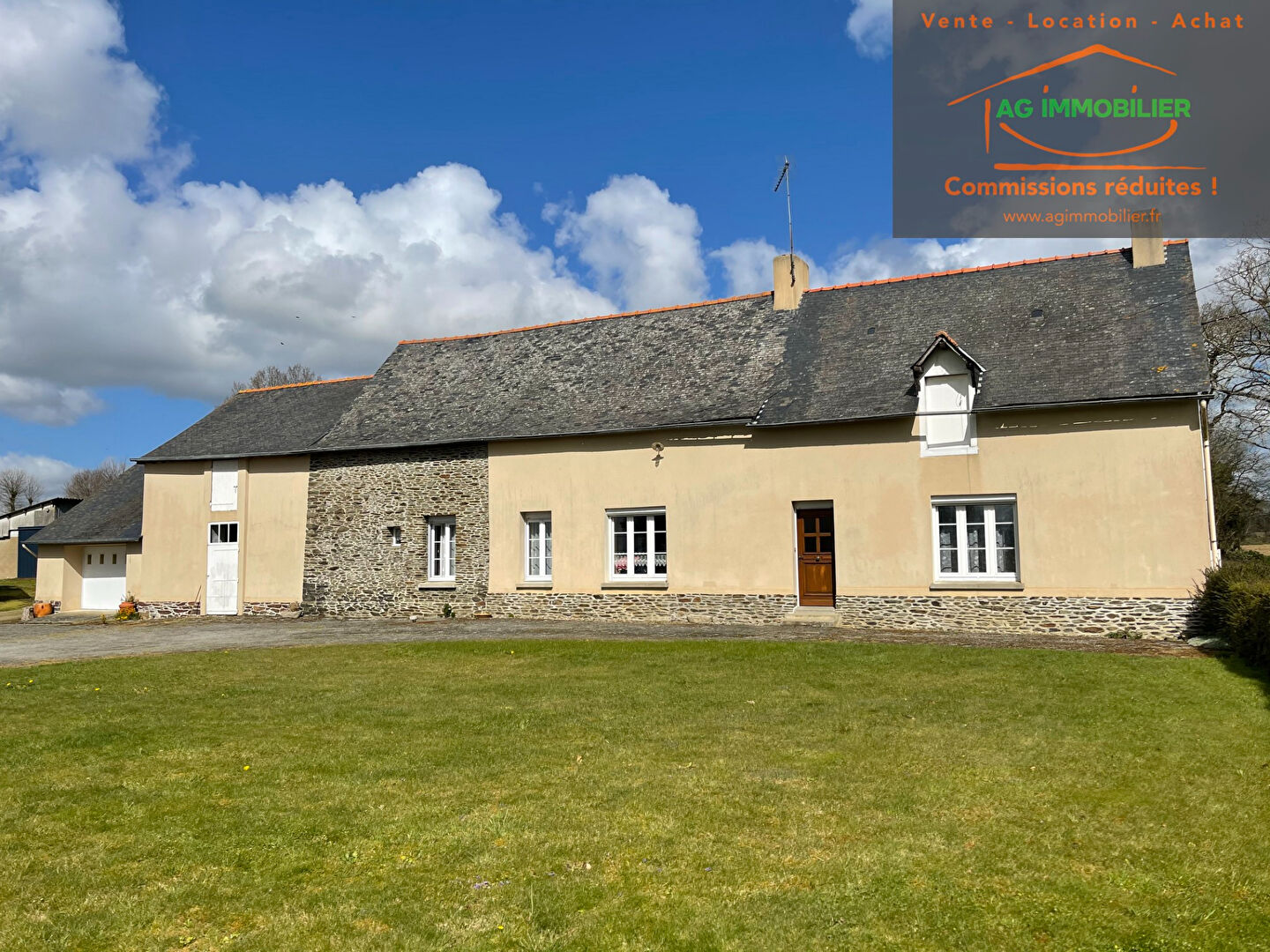 SAINT GILLES - Spacieuse longère type 5 pièce(s) 380 m2 dont 114m² habitable + hangar 200m² + porcherie 96 m² + box bois 110 m² sur terrain de 8 500m² env