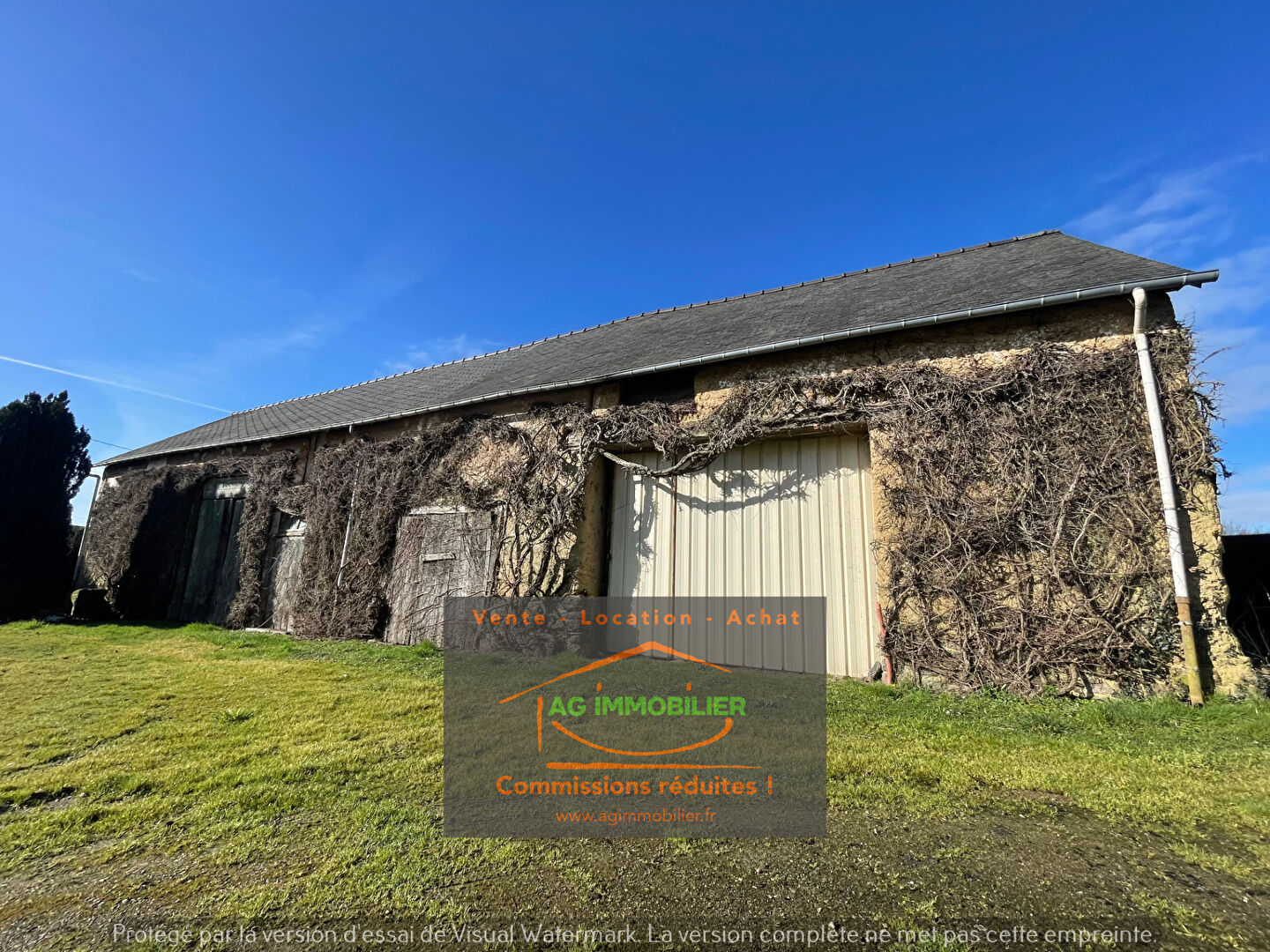 Photo SAINT GILLES - Spacieuse bâtisse/longère de 260 m² à rénover entièrement sur terrain de 4 400m² env image 1/6