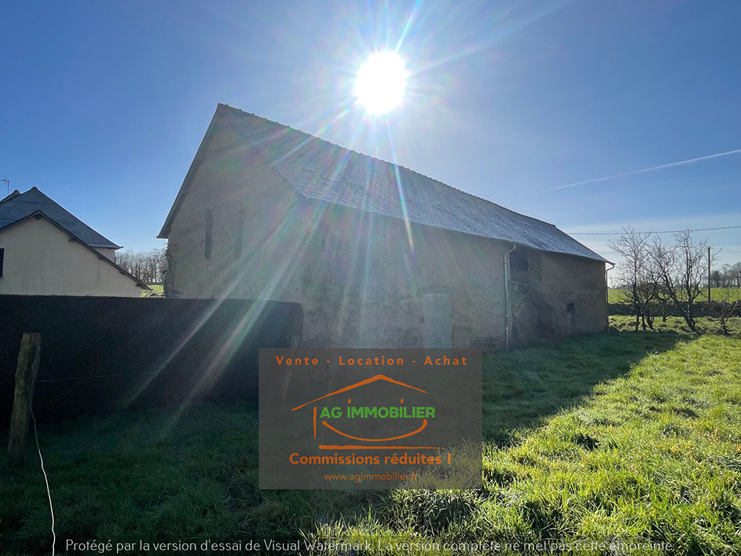 Photo SAINT GILLES - Spacieuse bâtisse/longère de 260 m² à rénover entièrement sur terrain de 4 400m² env image 2/6