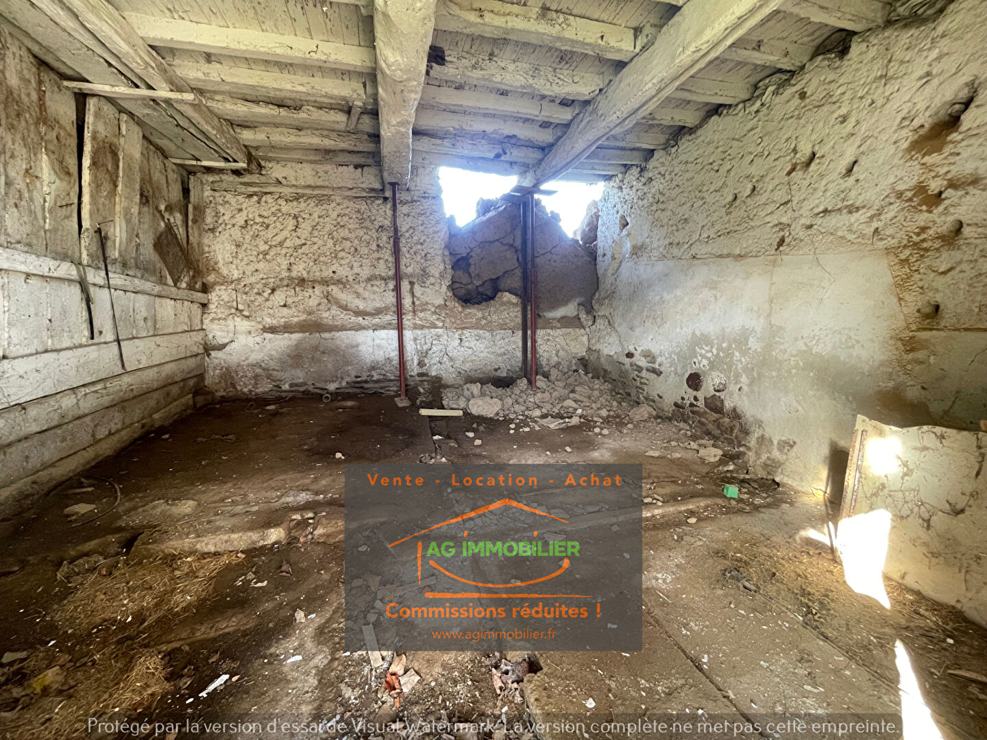 Photo SAINT GILLES - Spacieuse bâtisse/longère de 260 m² à rénover entièrement sur terrain de 4 400m² env image 4/6