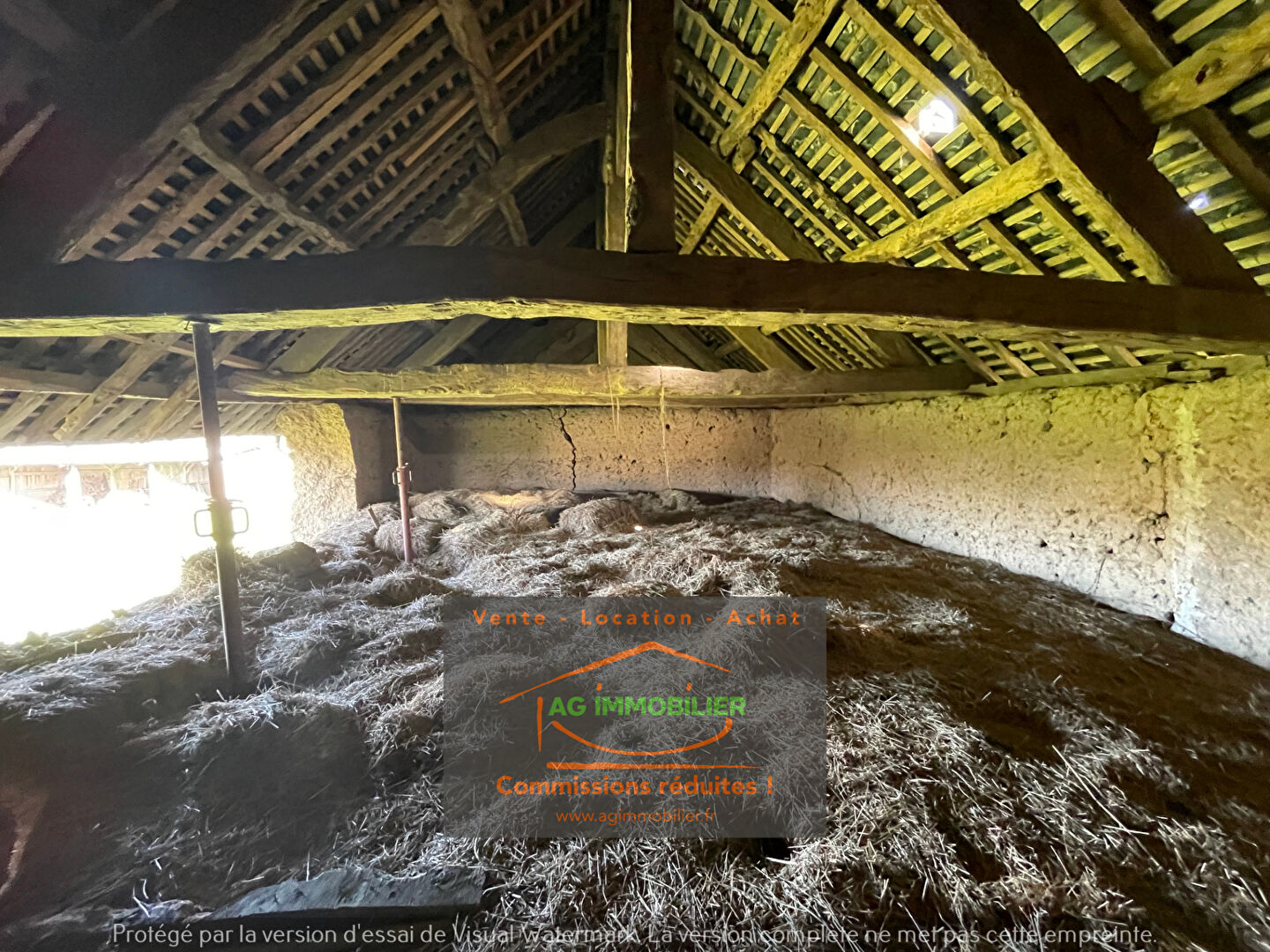 Photo SAINT GILLES - Spacieuse bâtisse/longère de 260 m² à rénover entièrement sur terrain de 4 400m² env image 5/6