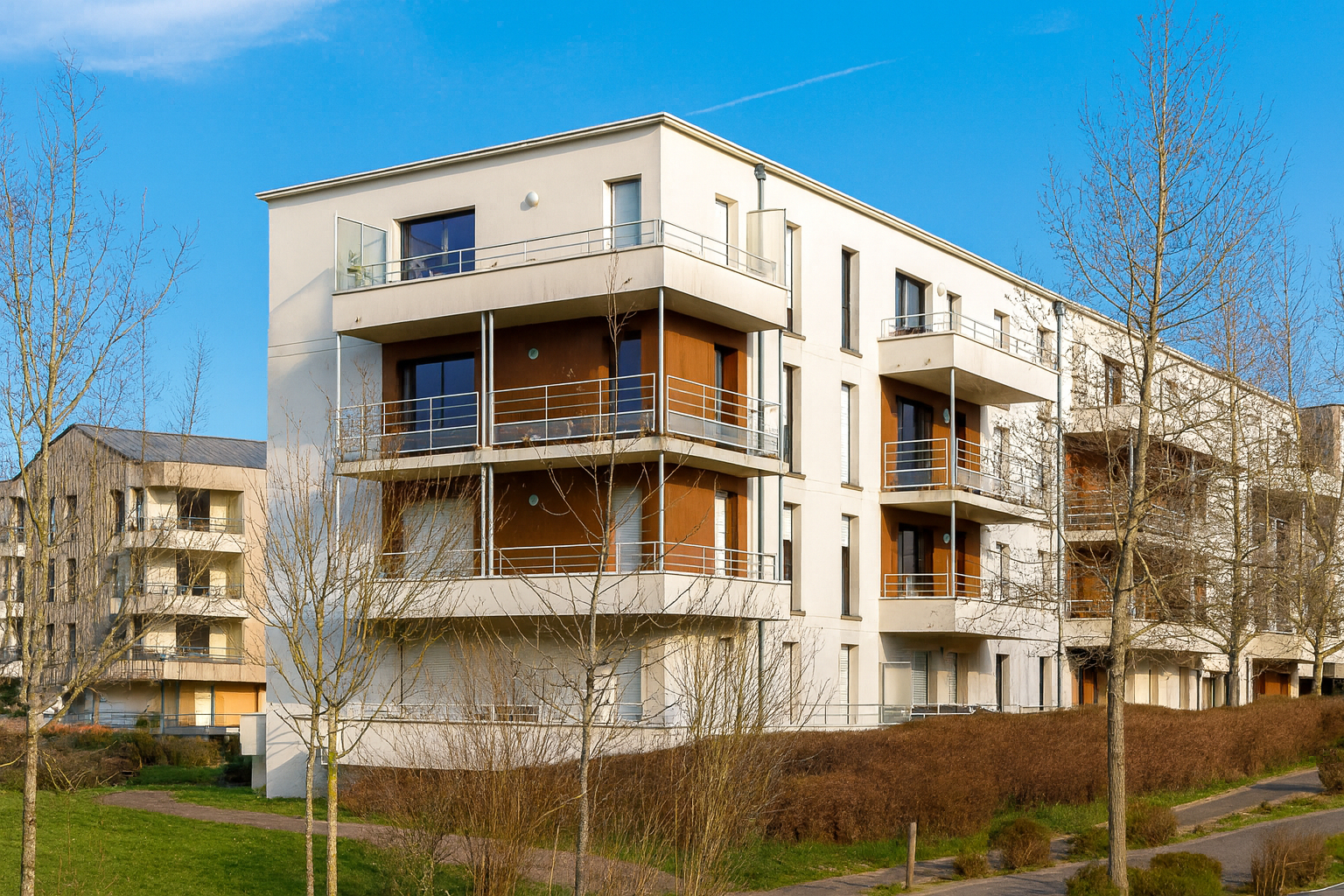 PACE : Spacieux appartement type 3 pièce(s) 68 m2 + terrasse 10 m² env + grand stationnement privatif en sous-sol