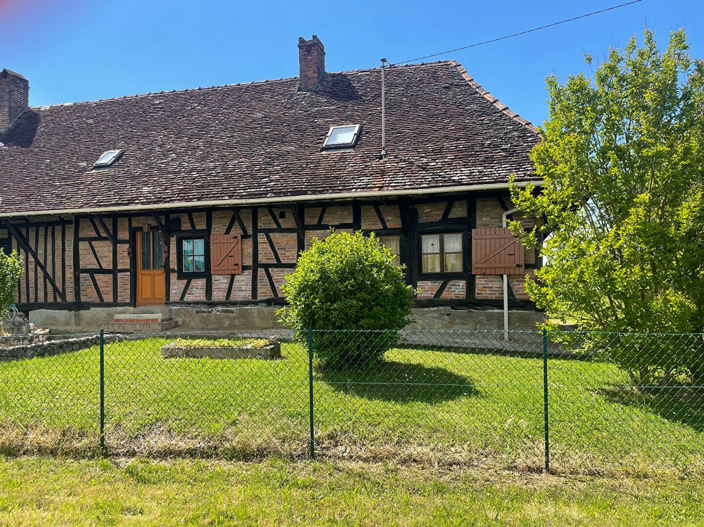 Ferme bressane mitoyenne à Saint germain du Bois