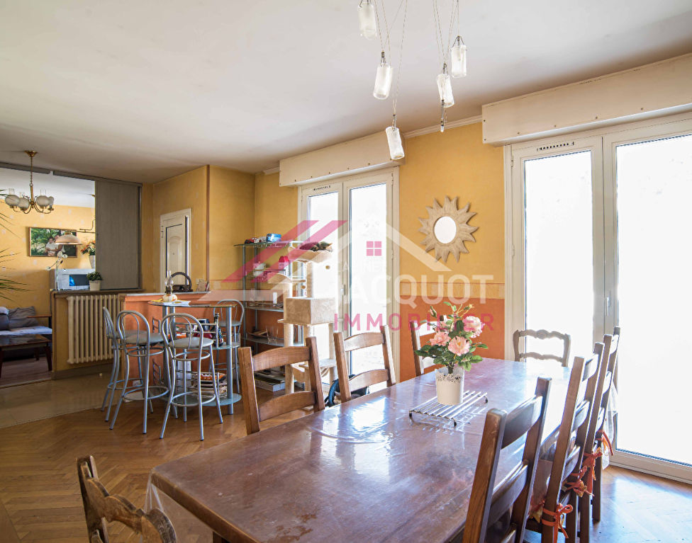 Maison Lons Le Saunier 9 pièce(s) 165 m2 Lons-le-Saunier 39000