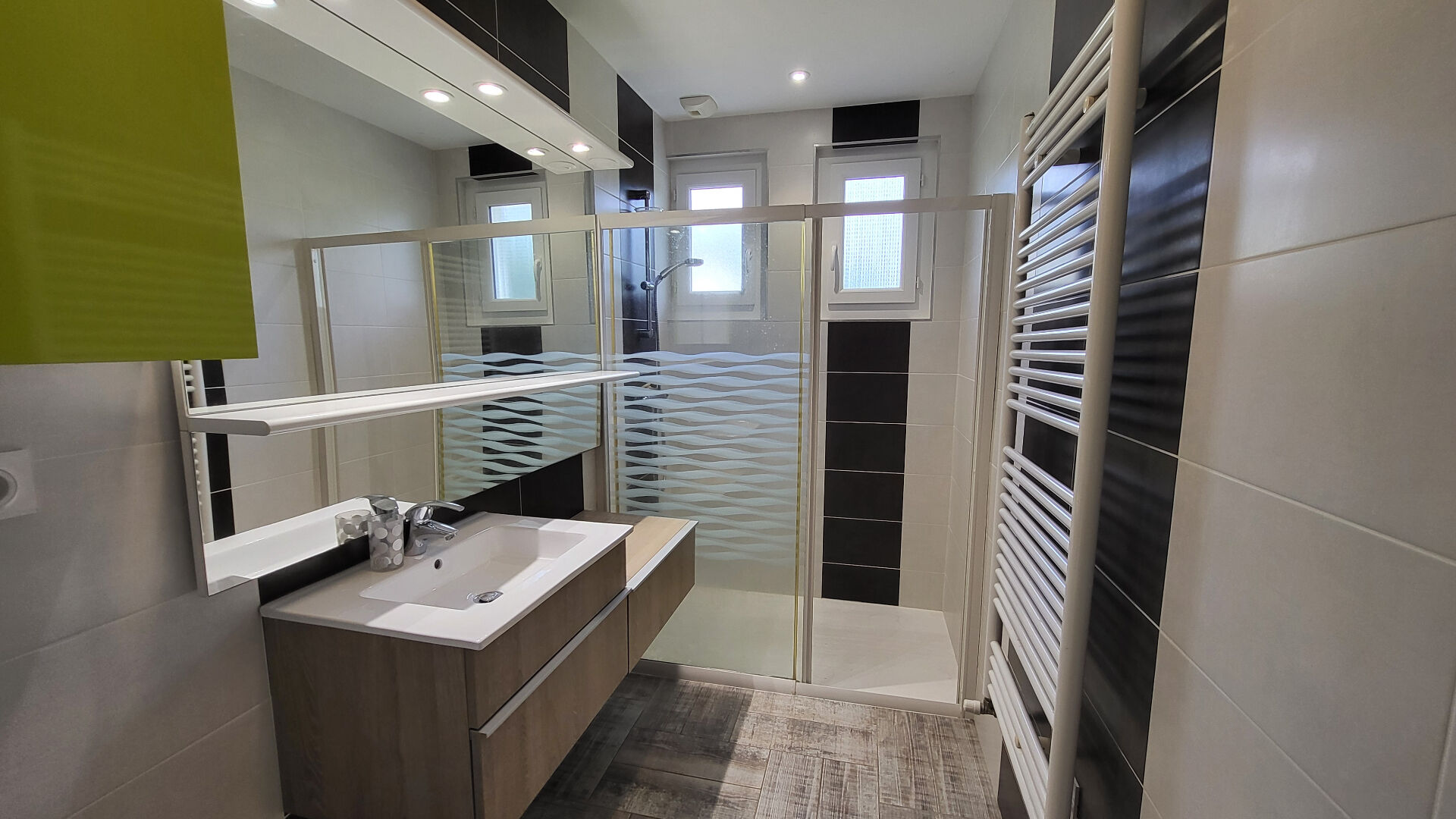 Photo Maison avec vie de plain-pied, sur sous-sol , quatre chambres, avec grand terrain image 3/6