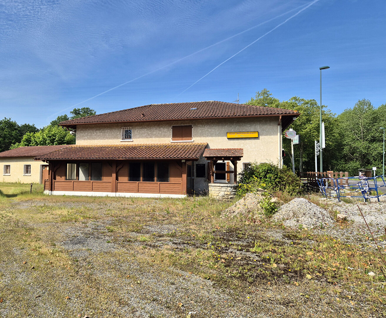 Immeuble à usage commercial