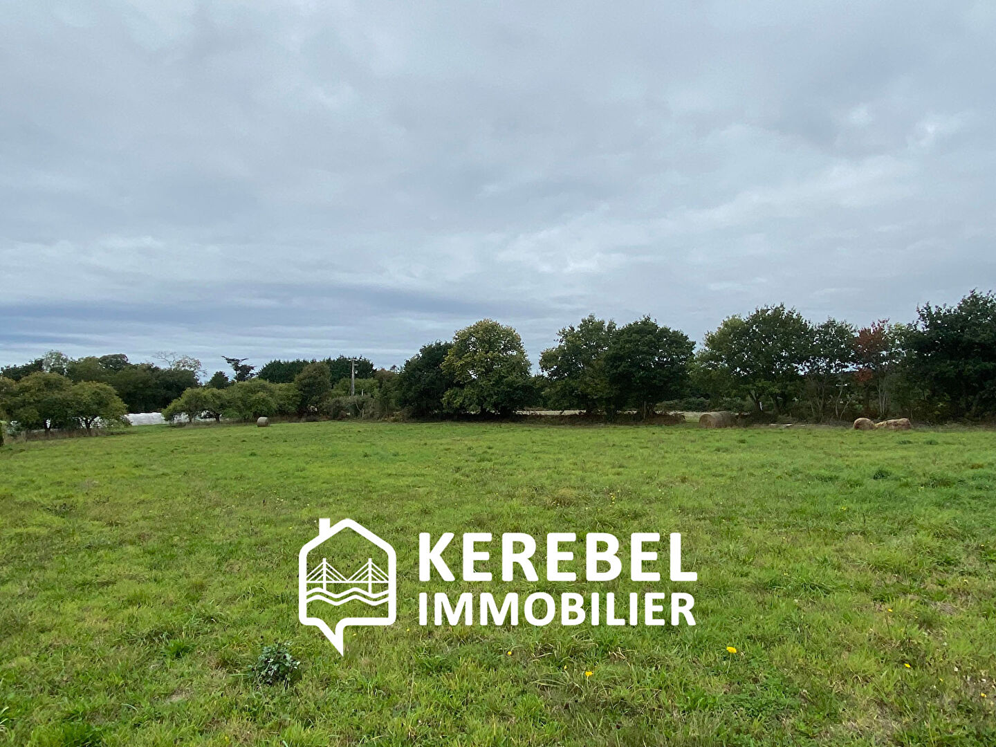 ENTRE 412 m ² et  617 m ²