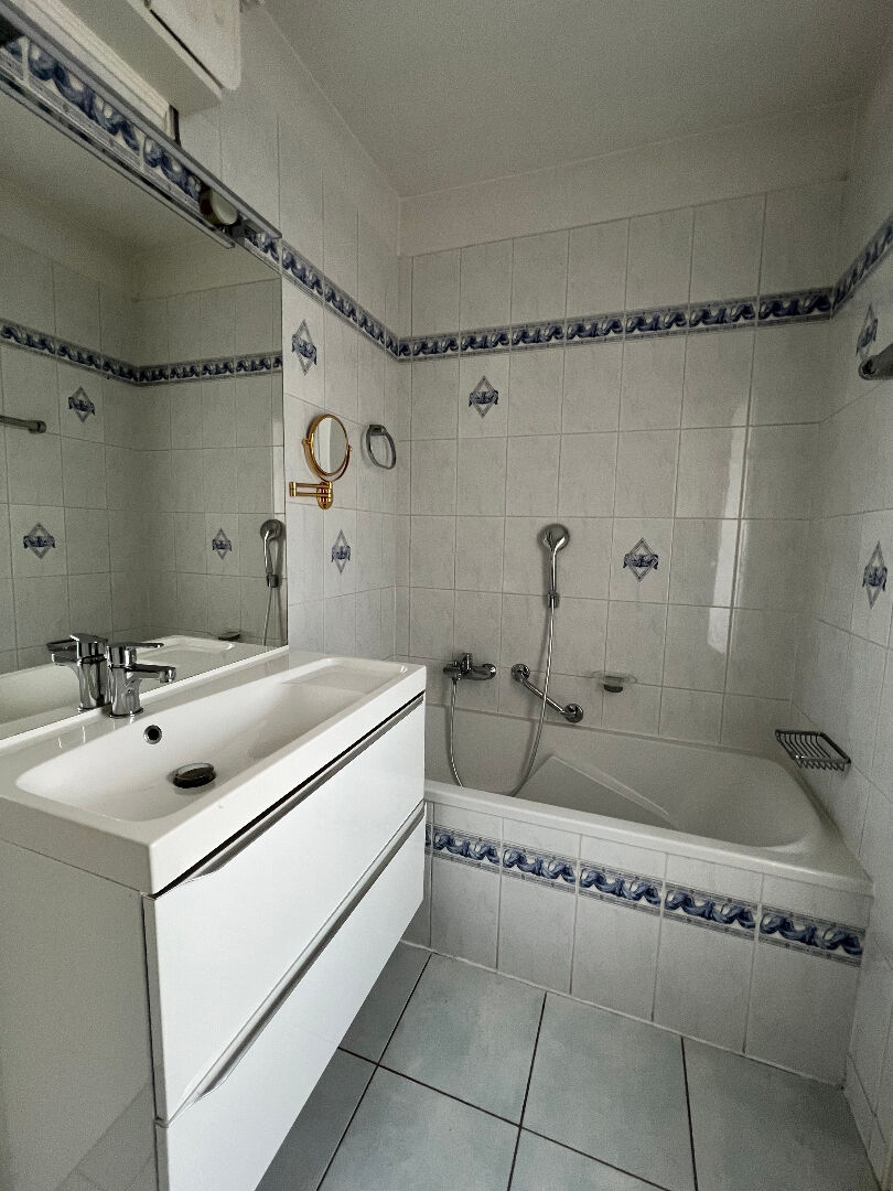 Photo A Thionville, appartement proche du centre ville avec 4 chambres et garage. image 3/4