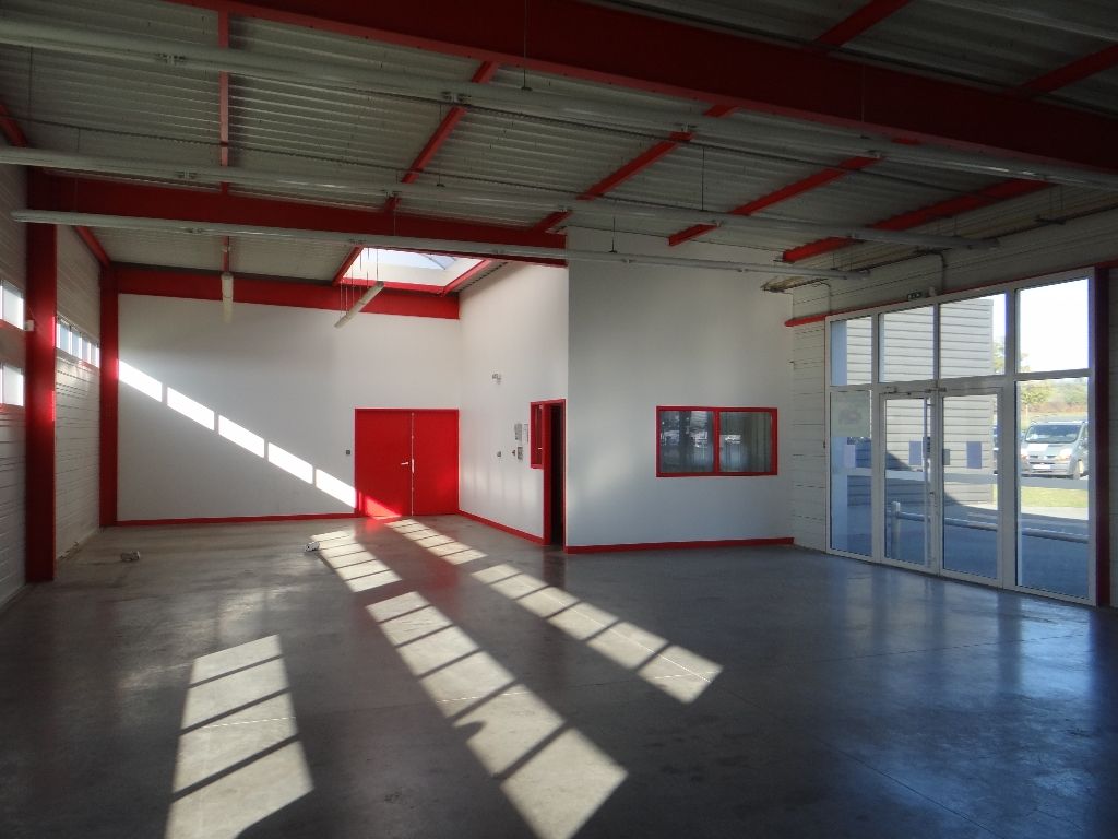 Photo Local d'activité Les Herbiers 360 m2 image 1/2