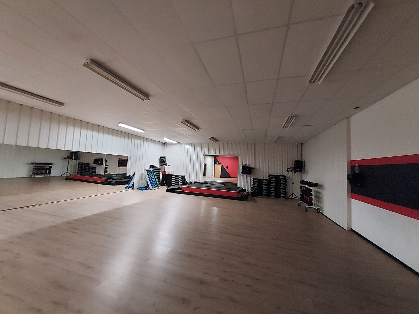 Photo Local commercial Challans 475 m² image 2/2