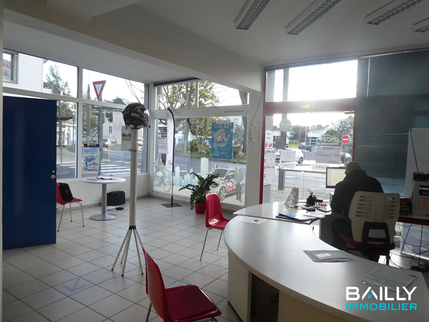 Photo Local commercial La Roche Sur Yon 145 m2 image 1/1