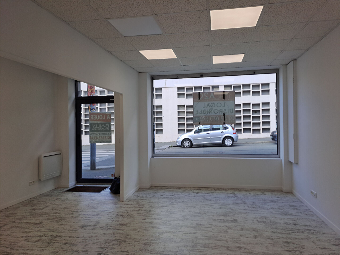 Photo Local commercial La Roche Sur Yon 40 m2 image 2/6