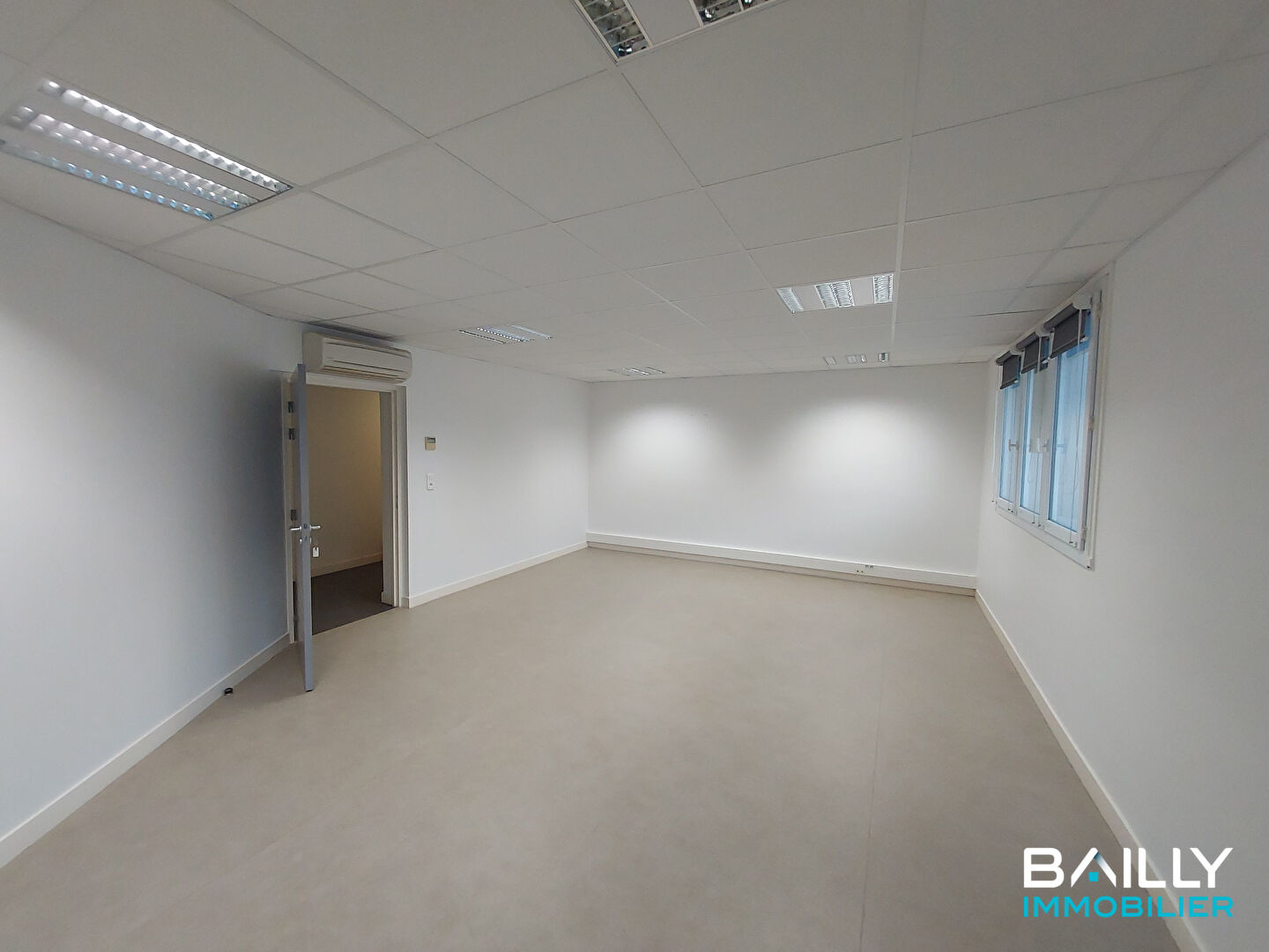 Photo Bureaux La Roche Sur Yon 450 m2 image 2/6