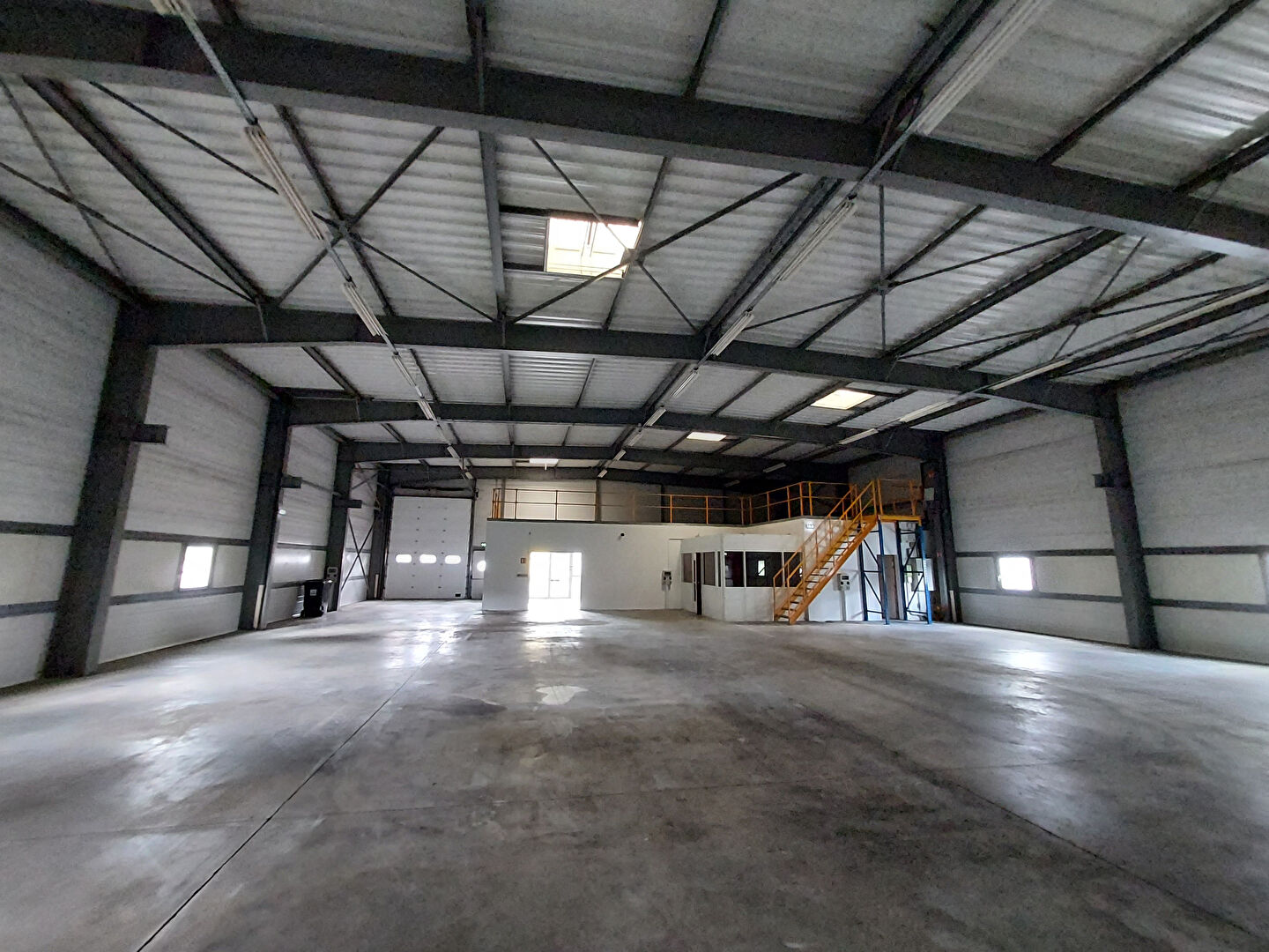 Photo Local commercial La Roche Sur Yon 504 m2 image 2/5