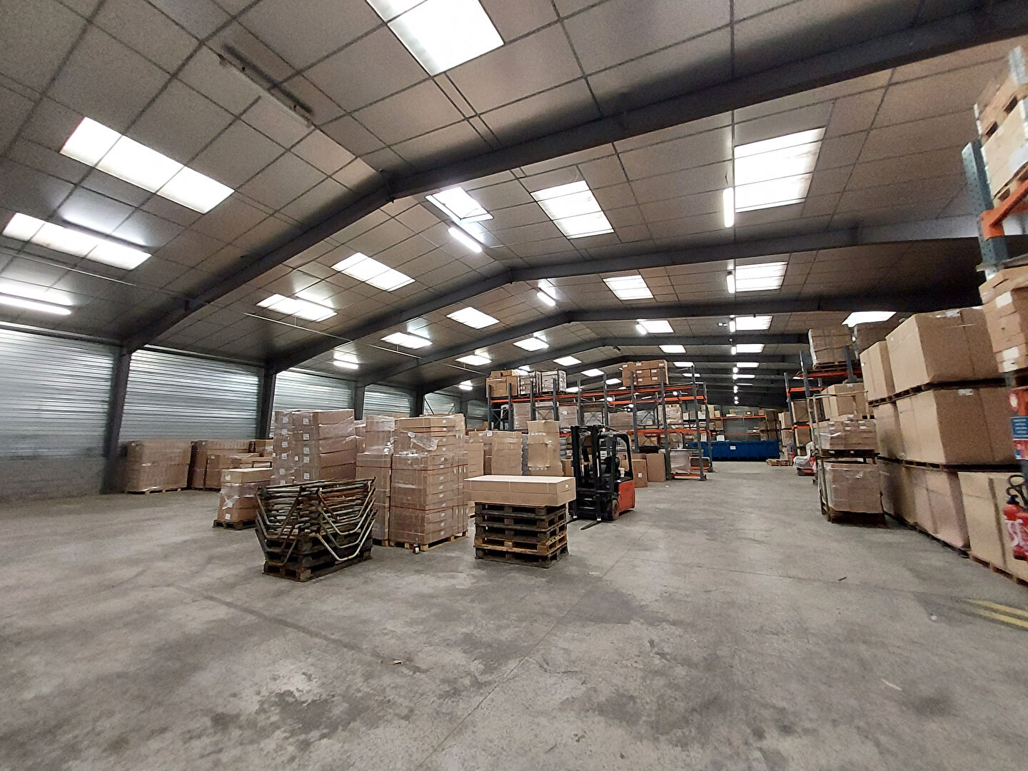 Photo Local commercial Chantonnay 3000 m2 image 2/4