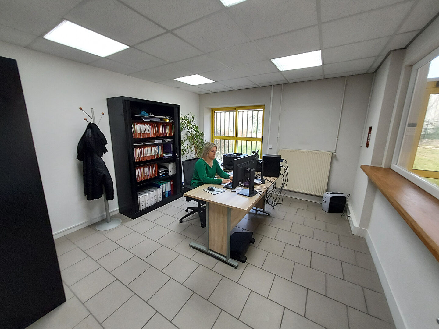 Photo Local commercial Sallertaine 900 m2 image 2/6